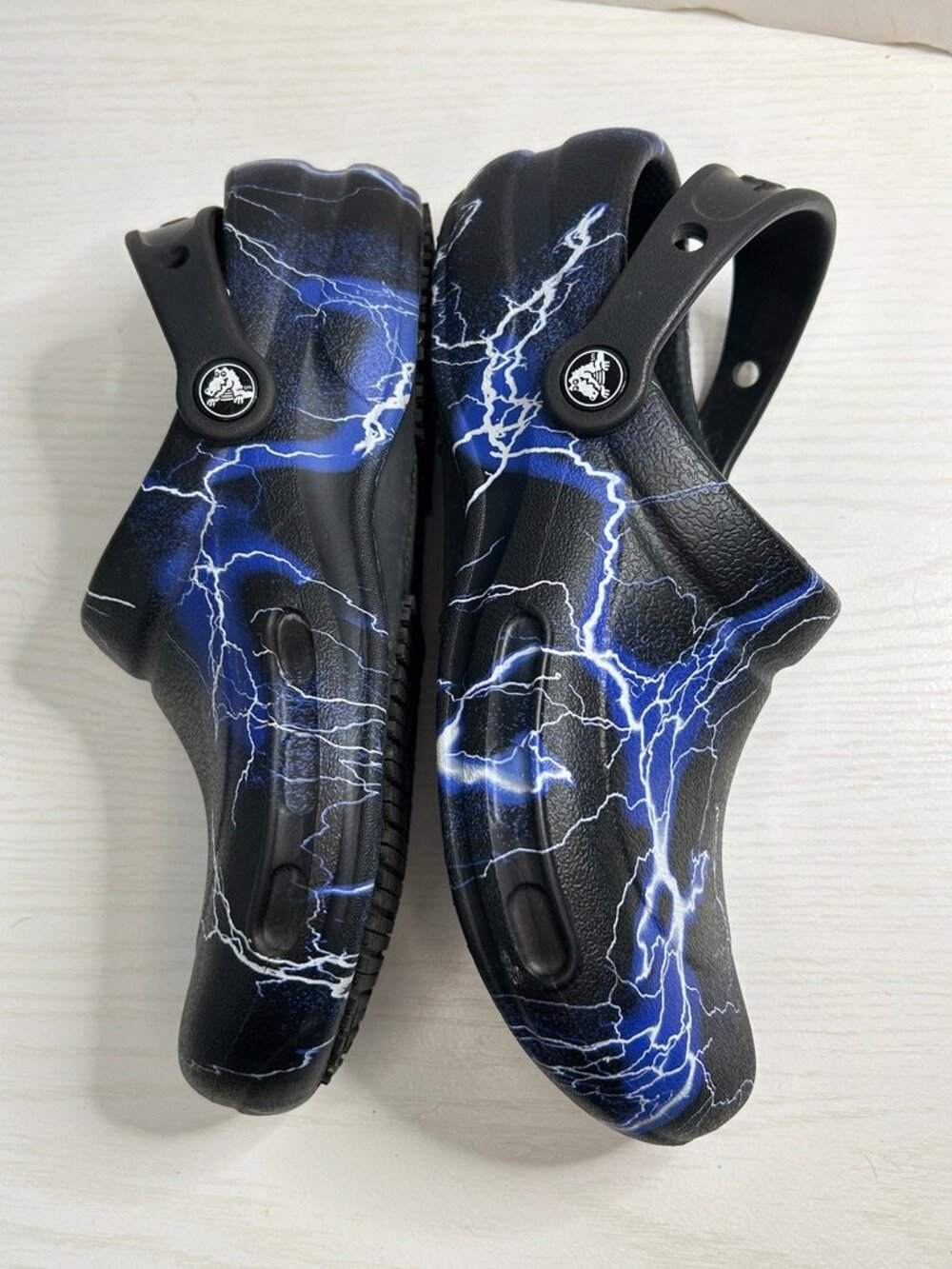 Crocs Classic Clogs Men's 6/Women's 8 Black Blue Lightning Print Comfort Slip On - Picture 5 of 8